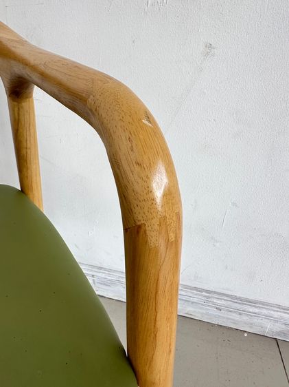 เก้าอี้อาร์มแชร์ สไตล์โมเดิร์น เบาะหุ้มหนัง PU สีเขียว โครงขาและพักแขนไม้จริง รูปที่ 8