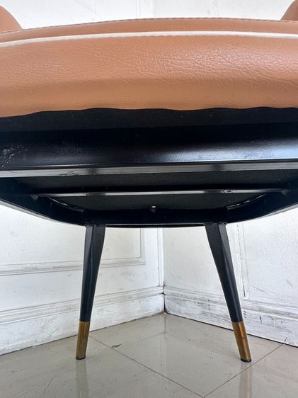 เก้าอี้ เบาะหนัง PU สีส้ม โครงสีขาว ขอบพักแขนกุ้นหนัง PU สีขาว ปลายขาสแตนเลสสีทองเหลือง รูปที่ 9