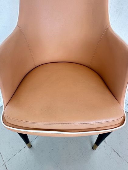 เก้าอี้ เบาะหนัง PU สีส้ม โครงสีขาว ขอบพักแขนกุ้นหนัง PU สีขาว ปลายขาสแตนเลสสีทองเหลือง รูปที่ 7