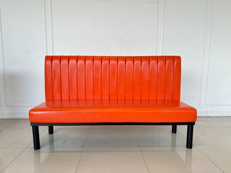  โซฟา 3 ที่นั่ง เบาะหนัง PU สีส้ม โครงขาเหล็กสีดำ (ตัวใหญ่) 