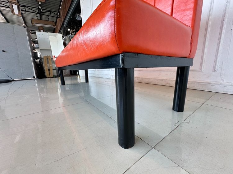  โซฟา 3 ที่นั่ง เบาะหนัง PU สีส้ม โครงขาเหล็กสีดำ (ตัวใหญ่)  รูปที่ 10