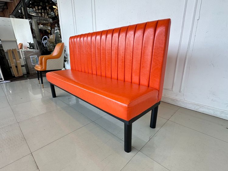  โซฟา 3 ที่นั่ง เบาะหนัง PU สีส้ม โครงขาเหล็กสีดำ (ตัวใหญ่)  รูปที่ 4