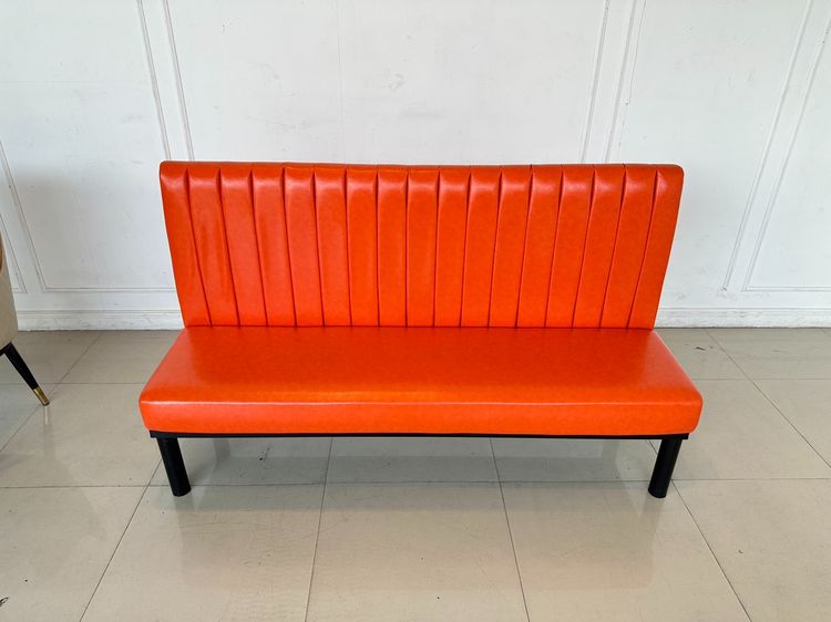  โซฟา 3 ที่นั่ง เบาะหนัง PU สีส้ม โครงขาเหล็กสีดำ (ตัวใหญ่)  รูปที่ 2