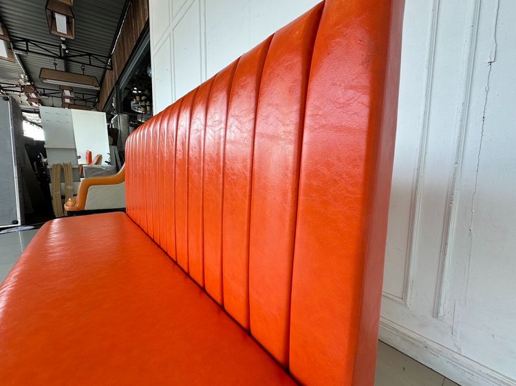  โซฟา 3 ที่นั่ง เบาะหนัง PU สีส้ม โครงขาเหล็กสีดำ (ตัวใหญ่)  รูปที่ 8