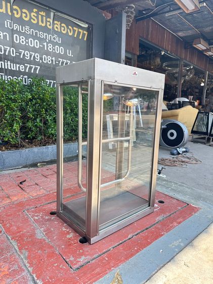 ตู้โชว์สแตนเลส ด้านในไฟและราวแขวน โครงฐานสแตนเลสติดกระจกใส 3 ด้าน รูปที่ 2