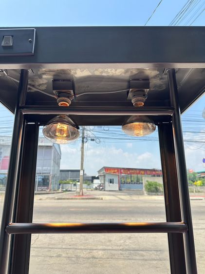 ตู้โชว์สแตนเลส ด้านในไฟและราวแขวน โครงฐานสแตนเลสติดกระจกใส 3 ด้าน รูปที่ 7