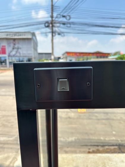 ตู้โชว์สแตนเลส ด้านในไฟและราวแขวน โครงฐานสแตนเลสติดกระจกใส 3 ด้าน รูปที่ 6