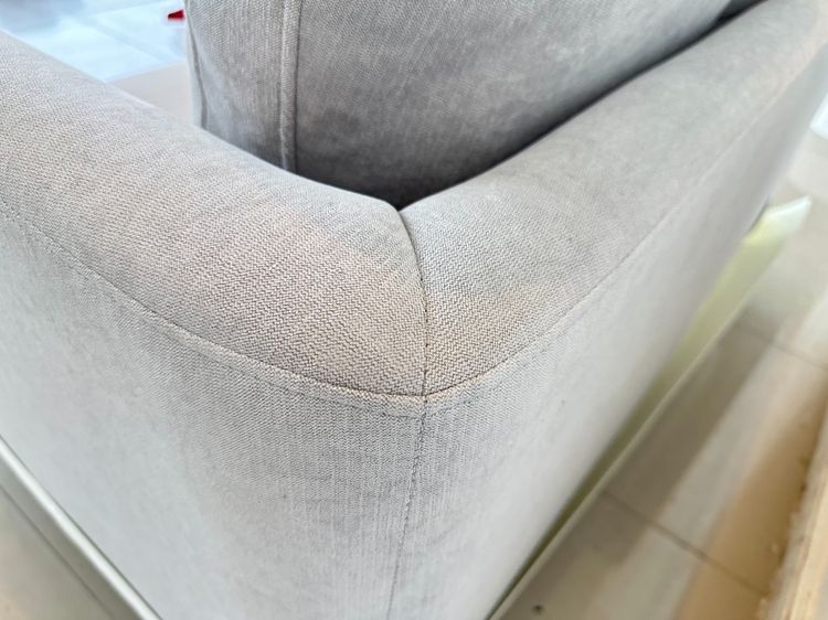 โซฟา 2 ที่นั่ง เบาะผ้าสีเทา หมอนพิงหลังถอดปลอกได้  รูปที่ 6