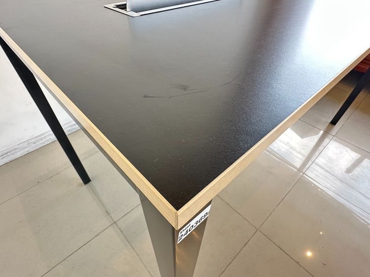 โต๊ะทำงาน ทรงสูง ท็อปมีรางปลั๊ก ฝาพลาสติกเปิดได้ 2 ฝั่ง โครงขาเหล็กสีดำ (ขนาดกว้าง 200 CM.) รูปที่ 8