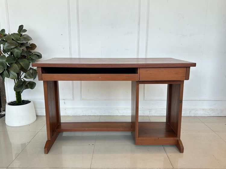 โต๊ะทำงาน โต๊ะวางคอม สไตล์วินเทจ 1 บานเลื่อนวางคีย์บอร์ด 1 ลิ้นชัก 1 ช่องใส่เคสคอม โครงขาไม้จริงสีน้ำตาลแดง