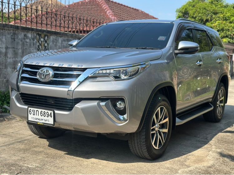 Toyota Fortuner 2017 2.8 V 4WD Utility-car ดีเซล ไม่ติดแก๊ส เกียร์อัตโนมัติ บรอนซ์เงิน รูปที่ 3
