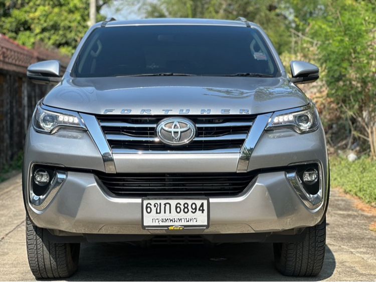 รถ Toyota Fortuner 2.8 V 4WD สี บรอนซ์เงิน