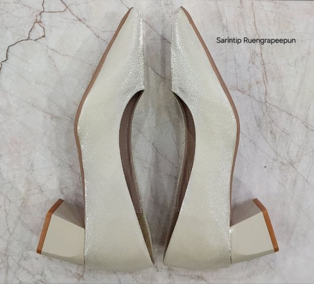 รองเท้าคัทชูหัวแหลม ผ้าซาติน สีเบจ SIZE 39 ยาว 24.5 ซม. รูปที่ 10