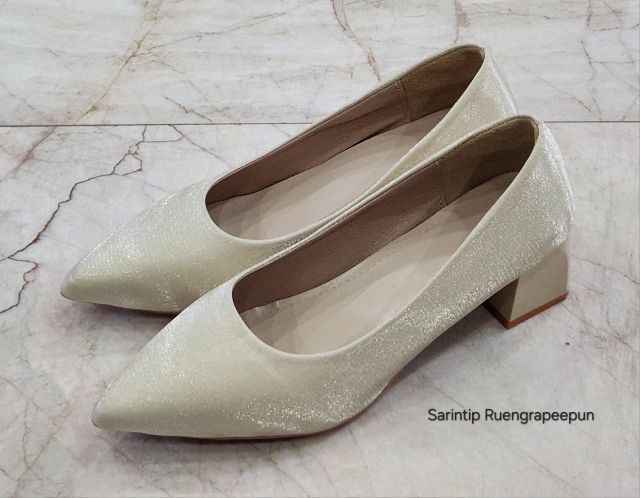 รองเท้าคัทชูหัวแหลม ผ้าซาติน สีเบจ SIZE 39 ยาว 24.5 ซม. รูปที่ 3