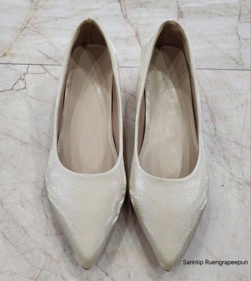 รองเท้าคัทชูหัวแหลม ผ้าซาติน สีเบจ SIZE 39 ยาว 24.5 ซม. รูปที่ 5