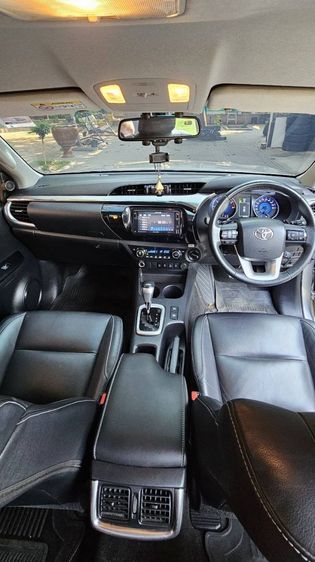 รถ Toyota Hilux Revo 2.8 G 4WD สี บรอนซ์เงิน