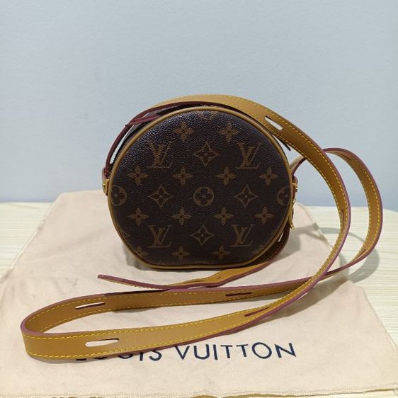 กระเป๋าสะพายใบเล็ก