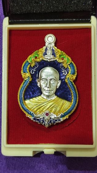 หลวงปู่จือเนื้อเงินลงยาม่วงฝังพลอยแดง รูปที่ 4