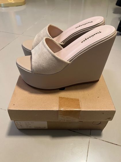 รองเท้าส้นสูง  รูปที่ 8