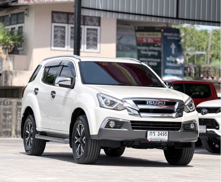 รถ Isuzu MU-X 1.9 ULTIMATE 2WD สี ขาว