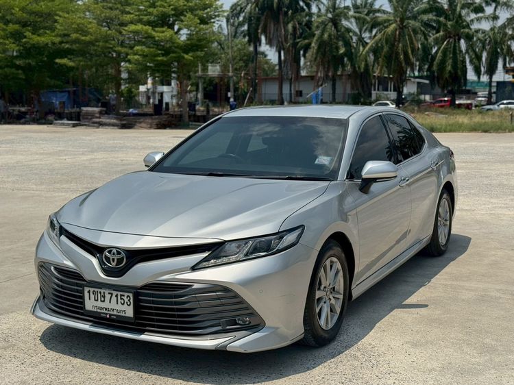 รถ Toyota Camry 2.0 G สี บรอนซ์เงิน