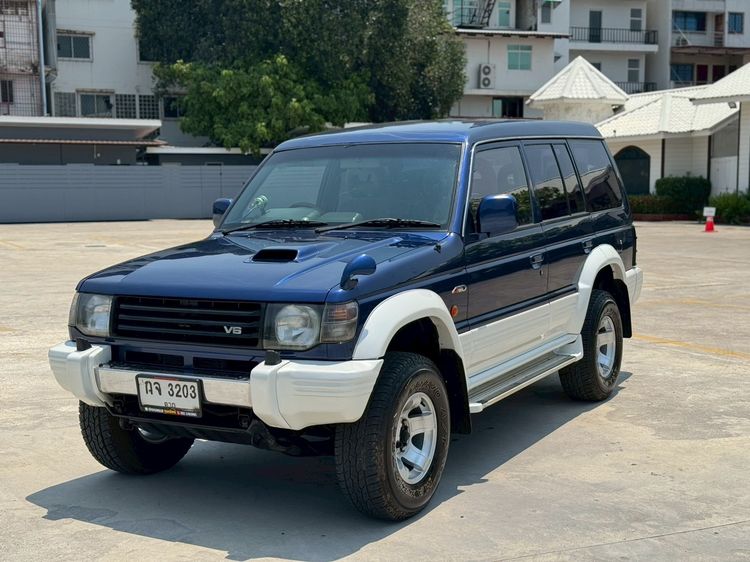 รถ Mitsubishi Pajero 3.0 GLS สี น้ำเงิน