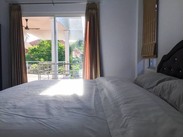 ตกแต่งครบ 5-Bedroom Pool Villa for Sale in Central Pattaya รูปที่ 4
