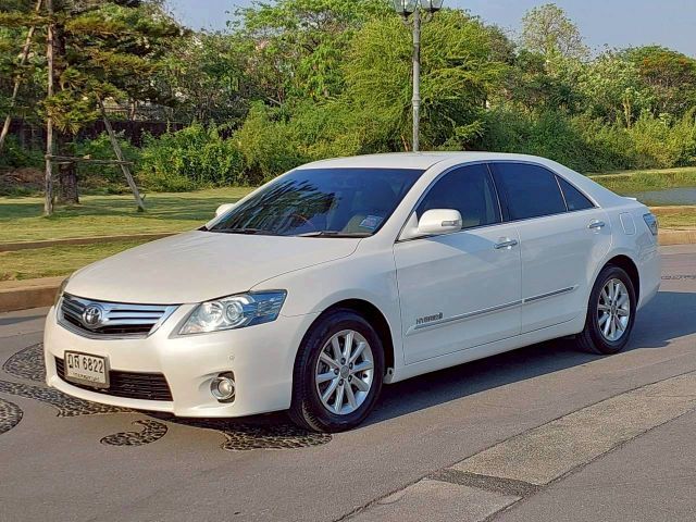รถ Toyota Camry 2.4 Hybrid สี ขาว