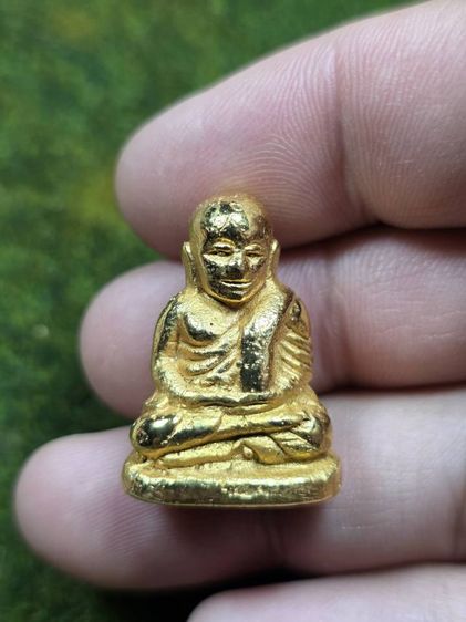 พระรูปหล่อหลวงพ่อเงินวัดบางคลานเนื้อสีทองเก่าๆ