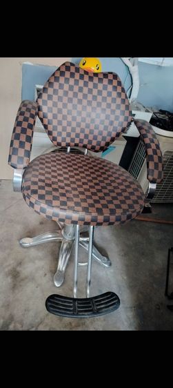 ต้องการขายเก้าอี้ตัดผมไฮโดรลิก มือ2 