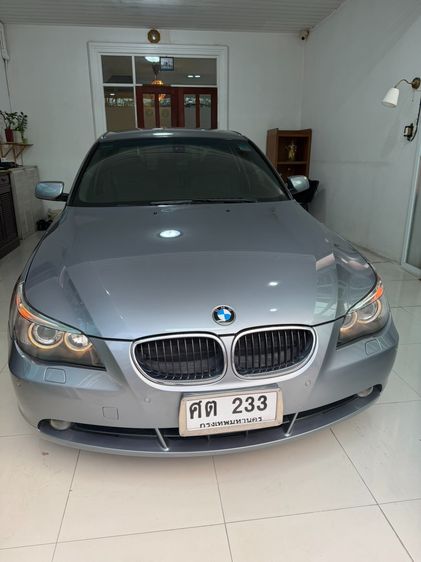 รถ BMW Series 5 525i สี เทา