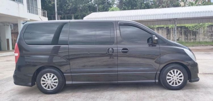 Hyundai H-1  2017 2.5 Elite Van ดีเซล ไม่ติดแก๊ส เกียร์อัตโนมัติ น้ำตาล รูปที่ 2