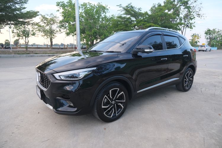 MG ZS 2021 1.5X+ Sunroof Sedan เบนซิน ไม่ติดแก๊ส เกียร์อัตโนมัติ ดำ รูปที่ 3