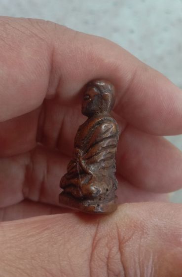 รูปหล่อโบราณเก่า ลพ.ไปล่
 รูปที่ 4