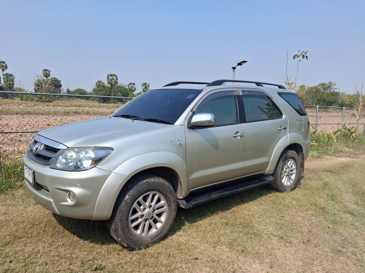 Toyota Fortuner 2005 2.4 V 4WD Utility-car เบนซิน LPG เกียร์อัตโนมัติ บรอนซ์ทอง รูปที่ 2