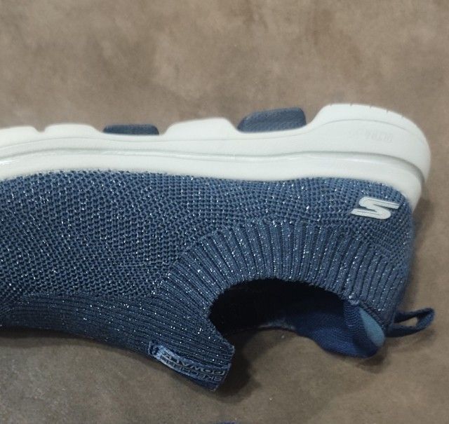 Skechers 
ไซส์ 37 (ยาว 24 cm) รูปที่ 6