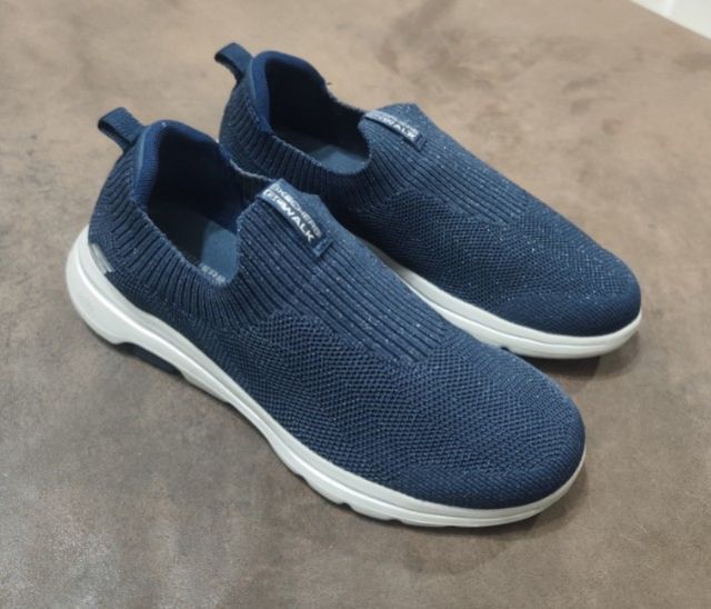 Skechers 
ไซส์ 37 (ยาว 24 cm)