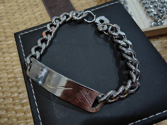 โลหะ สร้อยข้อมือ เลสข้อมือNike