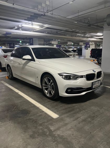 BMW Series 3 2018 330e Sedan ปลั๊กอินไฮบริด (PHEV) ไม่ติดแก๊ส เกียร์อัตโนมัติ ขาว รูปที่ 3