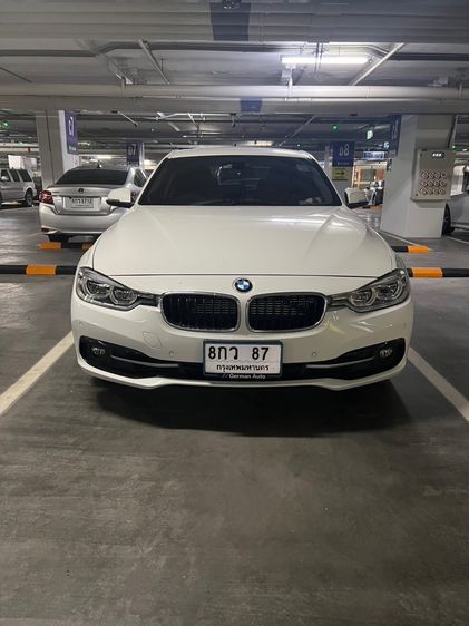 BMW Series 3 2018 330e Sedan ปลั๊กอินไฮบริด (PHEV) ไม่ติดแก๊ส เกียร์อัตโนมัติ ขาว