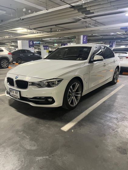BMW Series 3 2018 330e Sedan ปลั๊กอินไฮบริด (PHEV) ไม่ติดแก๊ส เกียร์อัตโนมัติ ขาว รูปที่ 2