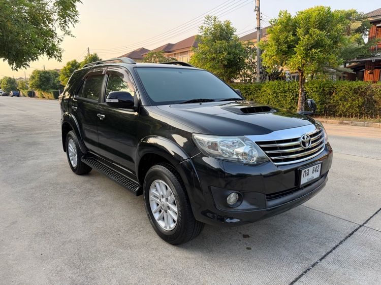 รถ Toyota Fortuner 2.5 V สี ดำ