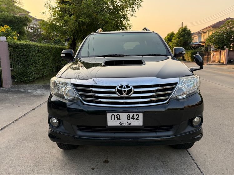 Toyota Fortuner 2012 2.5 V Utility-car ดีเซล ไม่ติดแก๊ส เกียร์ธรรมดา ดำ รูปที่ 2
