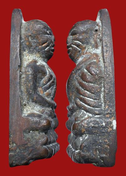 หลวงปู่ทวด วัดช้างให้ ปี 05 พิมพ์หลังเตารีดเล็ก เนื้อเก่า สวย รูปที่ 2