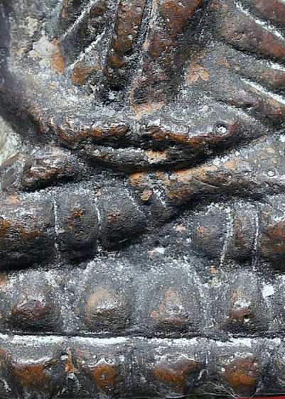 หลวงปู่ทวด วัดช้างให้ ปี 05 พิมพ์หลังเตารีดเล็ก เนื้อเก่า สวย รูปที่ 7