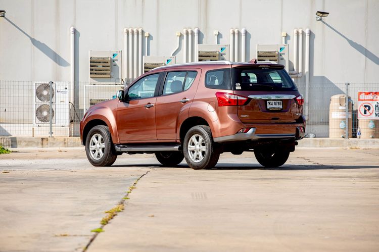 Isuzu MU-X 2015 3.0 4WD Utility-car ดีเซล เกียร์อัตโนมัติ น้ำตาล รูปที่ 3
