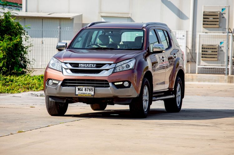 รถ Isuzu MU-X 3.0 4WD สี น้ำตาล