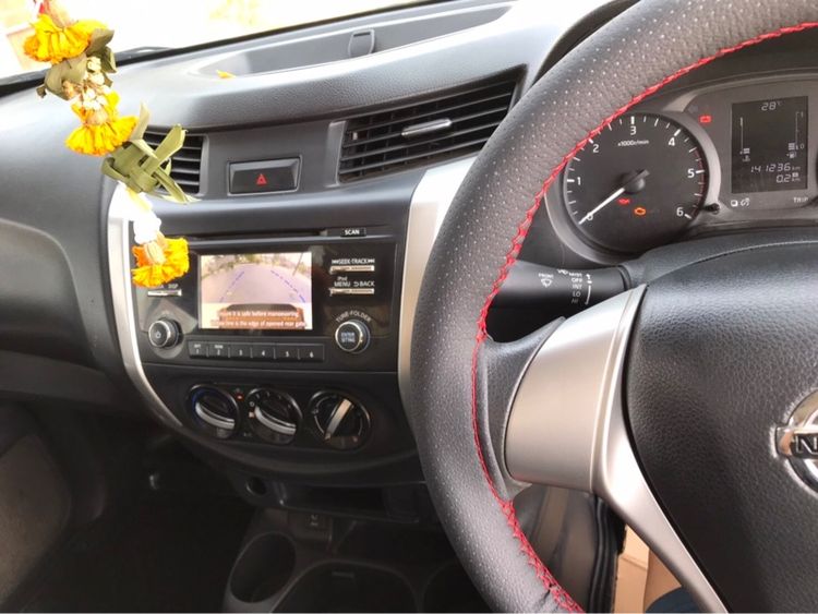 Toyota Hilux Revo 2017 2.8 J 4WD Pickup ดีเซล ไม่ติดแก๊ส เกียร์ธรรมดา ขาว รูปที่ 2