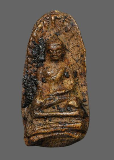 พระรอดมีเม็ดแร่