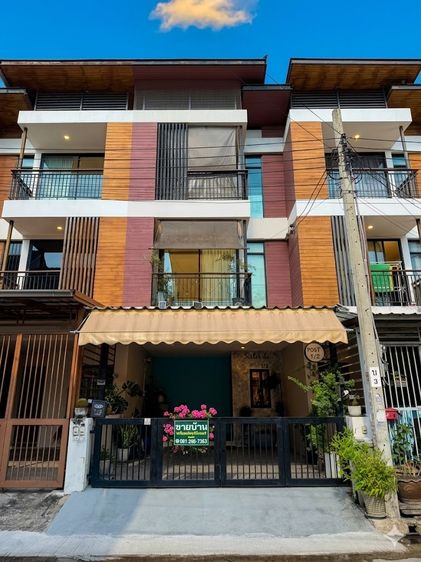 ขายทาวน์เฮาส์ 3 ชั้น หมู่บ้านผาสุขสันติ ซ.พัฒนาการ 67 แยก 10 พร้อมเข้าอยู่ ทำเลดีใกล้แอร์พอร์ตลิงก์และทางด่วน